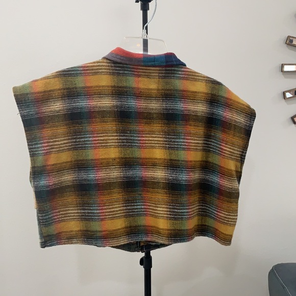 Poncho - Picture 3 of 3